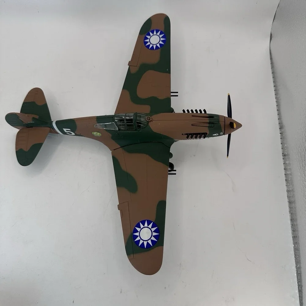 LIBERTY CLASSICS COCKPIT TOYS P-40B TOMAHAWK 1ST‎ PURSUIT SQ AVG 1:44 45 OF 2500